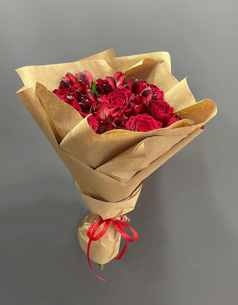 Букет цветов из: Альстромерии и Розы в Серково