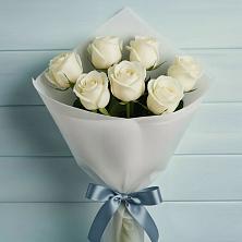 Букет 7 Белых роз Эдлесс Лав в Серково