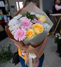 Букет цветов из:  Герберы, Розы и Хризантемы в Серково