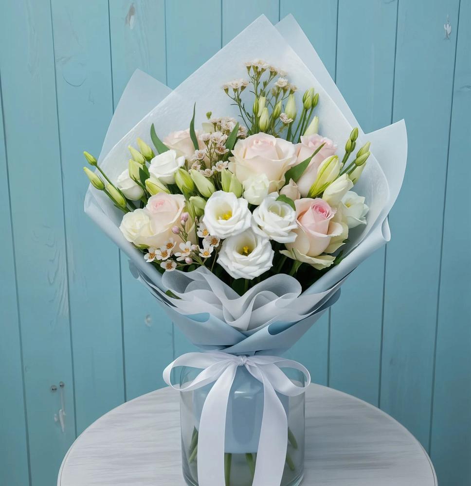 Букет цветов из: Розы и Лизиантусы в Серково