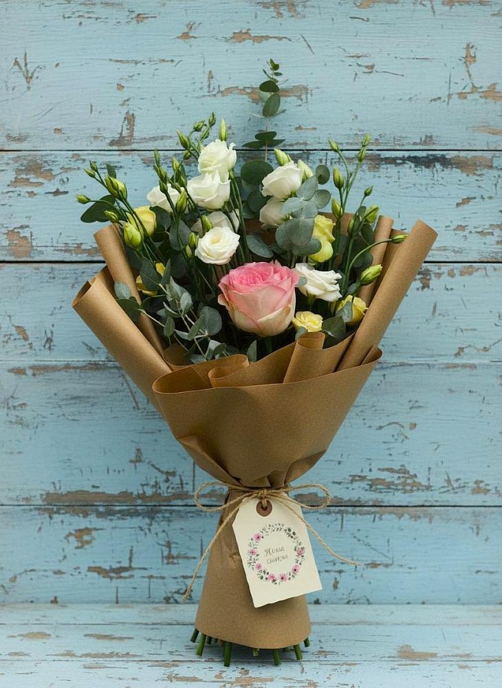 Букет цветов из: Розы и Лизиантусы в Серково