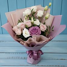 Букет цветов из:  Розы и Лизиантусы в Серково