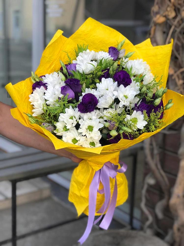 Букет цветов из: Ирисы, Хризантемы и Ромашки в Серково