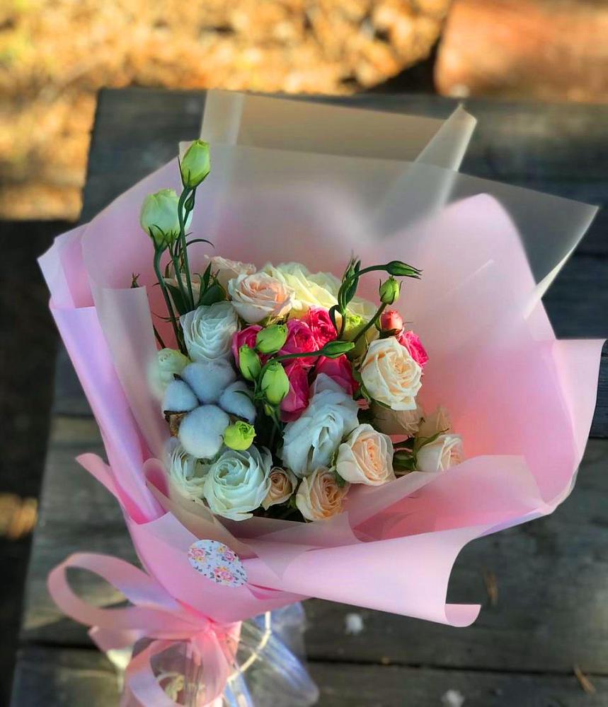 Букет цветов из: Розы и Лизиантусы в Серково