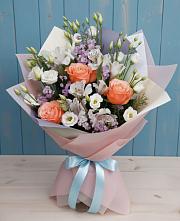 Букет цветов из:  Лизиантусы, Розы, Альстромерии и Гипсофила в Серково