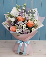 Букет цветов из:  Лизиантусы, Розы, Альстромерии и Гипсофила в Серково