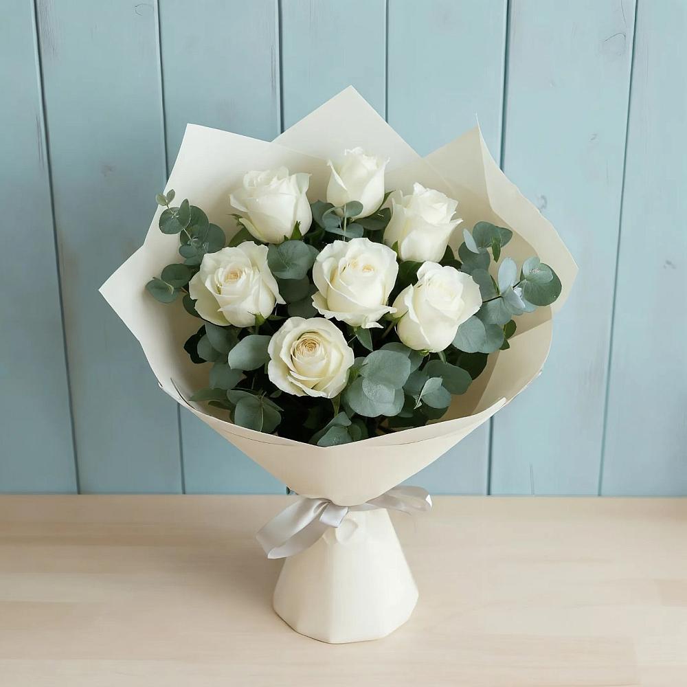 Букет Белые розы в Эвкалипте в Серково