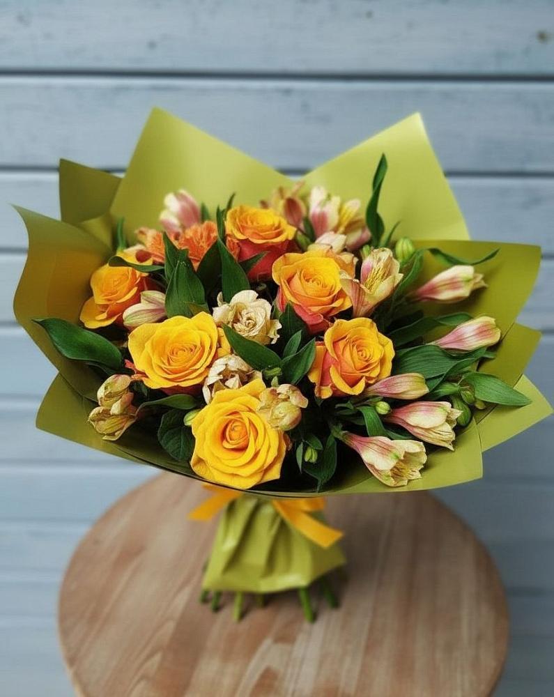 Букет цветов из: Альстромерии и Розы в Серково