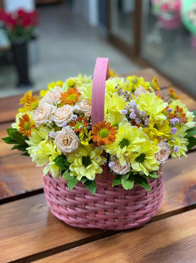 Цветочная композиция из Хризантемы и Розы в корзине в Серково