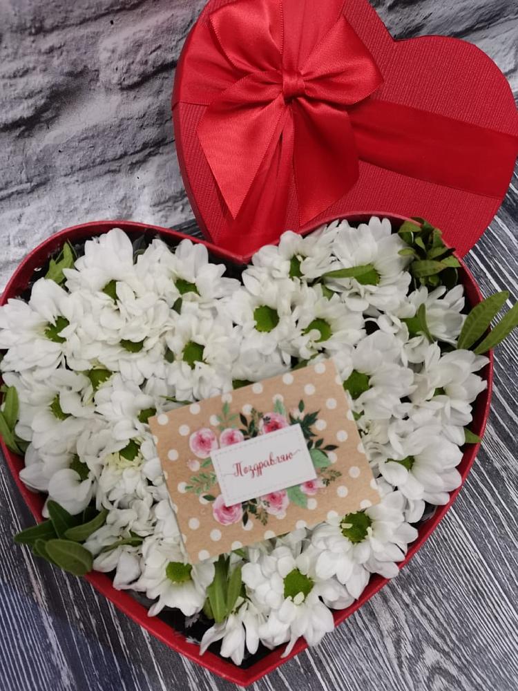 Цветочная композиция из Хризантемы в виде сердца в Серково