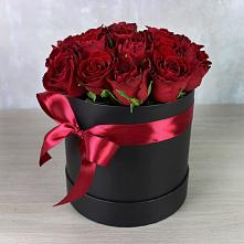 Цветочная композиция из Розы в шляпной коробке в Серково