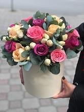 Цветочная композиция из Розы в шляпной коробке в Серково